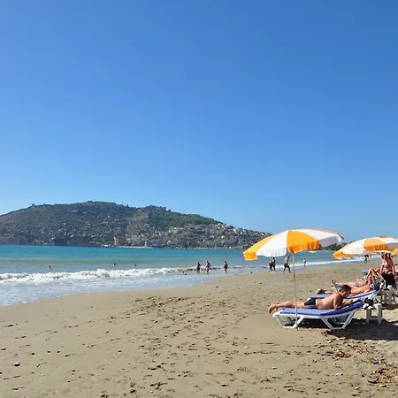 Готель Cozmina Apart